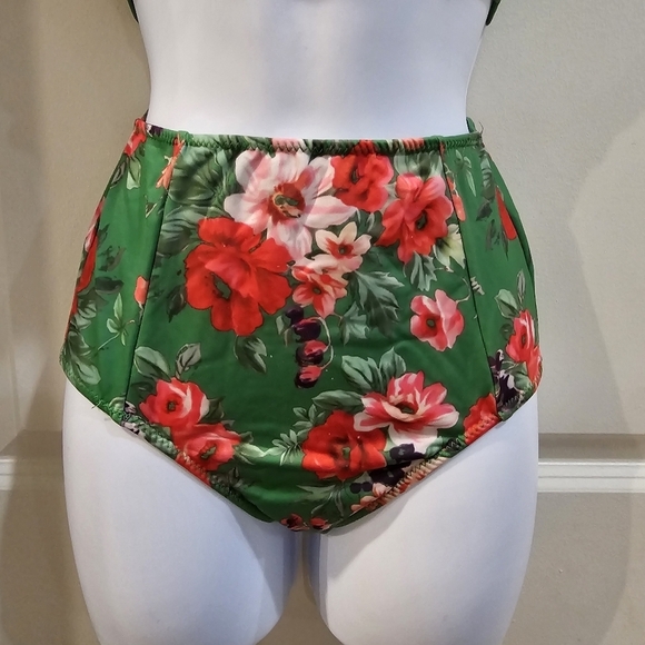 Motel Rocks ✦ Vintage Tropical Floral Bikini Set ✦ Push-Up Halter Top High-Waist - Picture 6 of 17